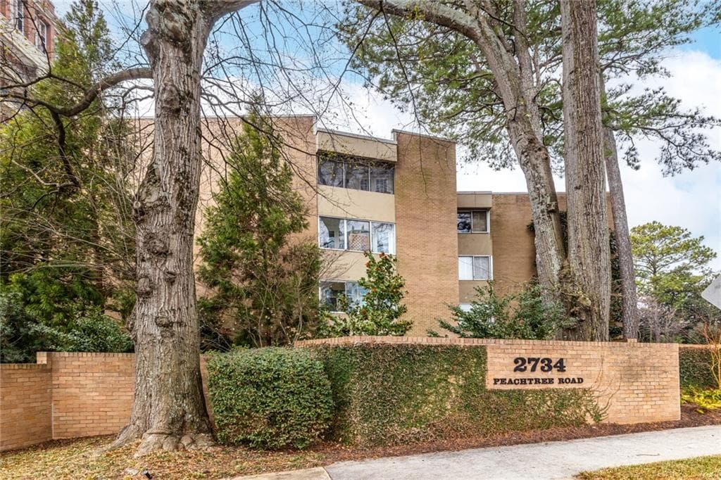 2 bedroom, 2 bathroom, 1,500 sq ft condominium for sale at 2734 Peachtree Road A404, Atlanta, GA 30305 — photo 2