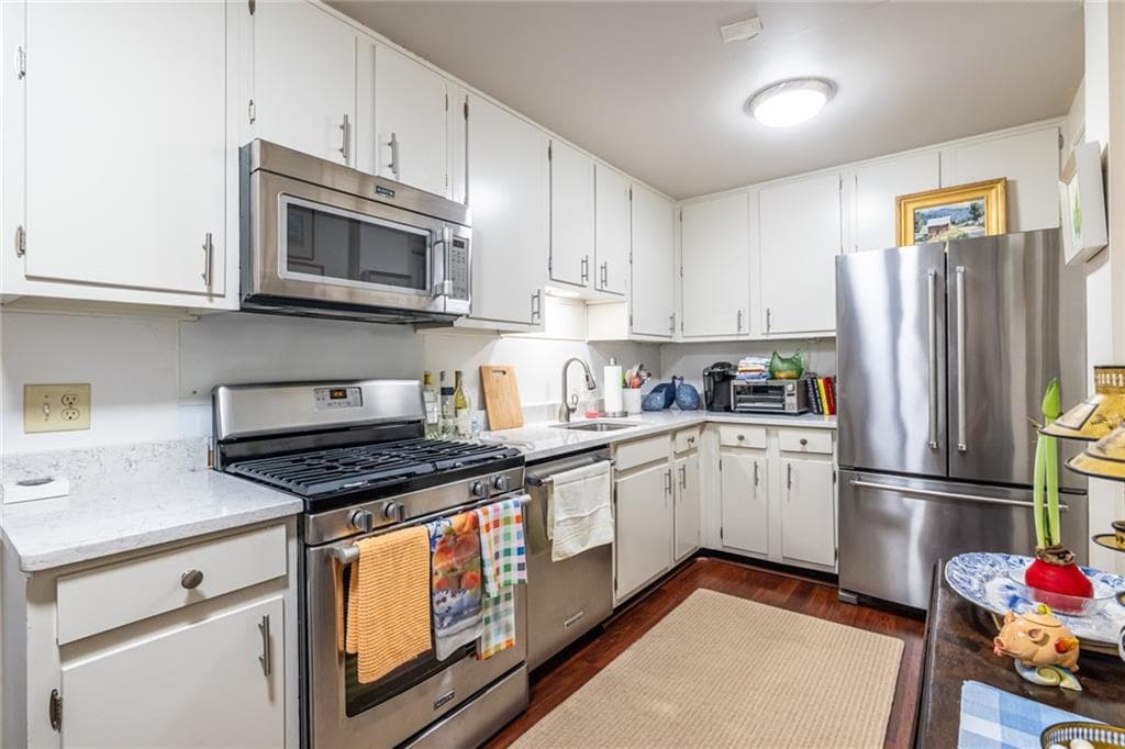 2 bedroom, 2 bathroom, 1,500 sq ft condominium for sale at 2734 Peachtree Road A404, Atlanta, GA 30305 — photo 7