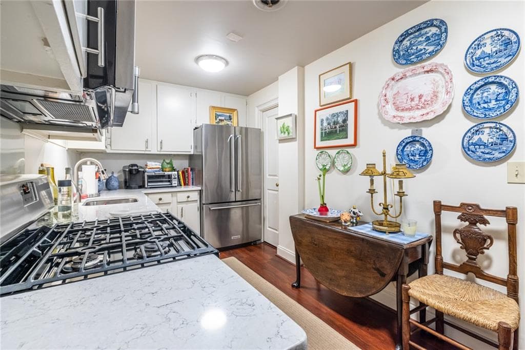 2 bedroom, 2 bathroom, 1,500 sq ft condominium for sale at 2734 Peachtree Road A404, Atlanta, GA 30305 — photo 8