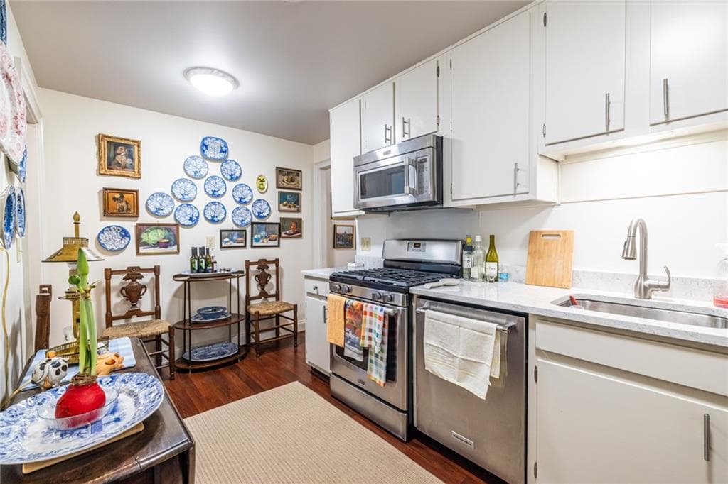 2 bedroom, 2 bathroom, 1,500 sq ft condominium for sale at 2734 Peachtree Road A404, Atlanta, GA 30305 — photo 9