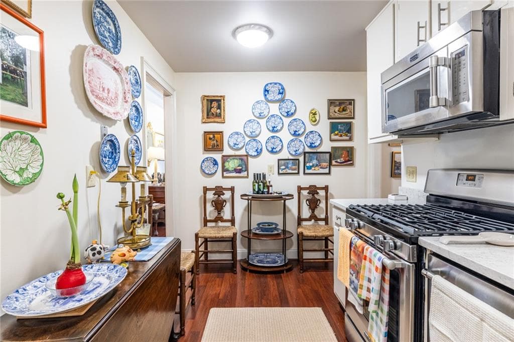 2 bedroom, 2 bathroom, 1,500 sq ft condominium for sale at 2734 Peachtree Road A404, Atlanta, GA 30305 — photo 10
