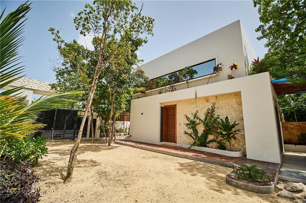 3 bedroom, 4 bathroom, 3,100 sq ft single family residence for sale at 28 La Selva, Out of Country, TX 77760 — photo 1 of 29