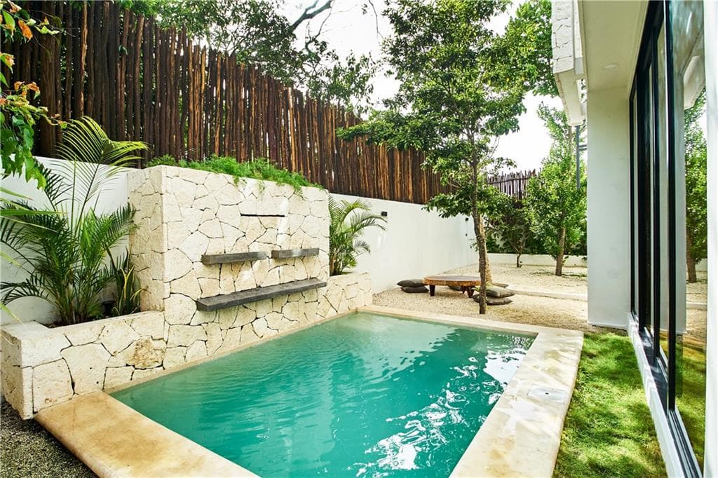 3 bedroom, 4 bathroom, 3,100 sq ft single family residence for sale at 28 La Selva, Out of Country, TX 77760 — photo 2