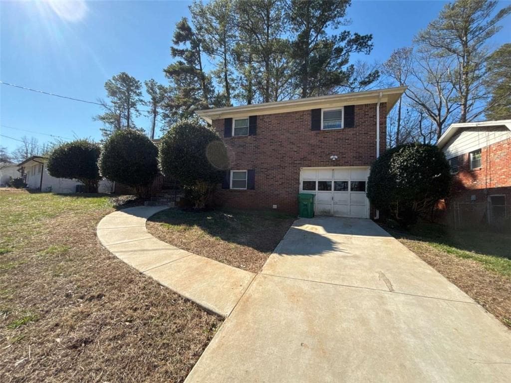 4 bedroom, 2 bathroom, 1,550 sq ft single family residence for sale at 3673 Glen Falls Drive, Decatur, GA 30032 — photo 2