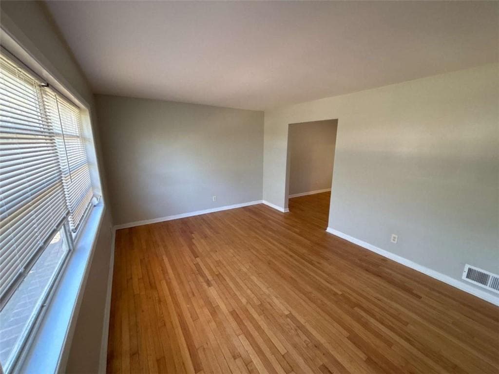4 bedroom, 2 bathroom, 1,550 sq ft single family residence for sale at 3673 Glen Falls Drive, Decatur, GA 30032 — photo 5