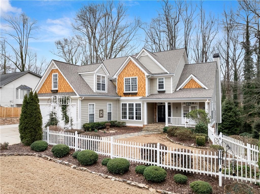 6 bedroom, 5 bathroom, 4,100 sq ft single family residence under contract at 1180 Springdale Road, Gainesville, GA 30501 — photo 3
