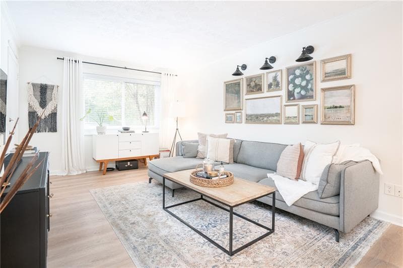 1 bedroom, 1 bathroom, 740 sq ft condominium for sale at 100 Biscayne Drive D1, Atlanta, GA 30309 — photo 5