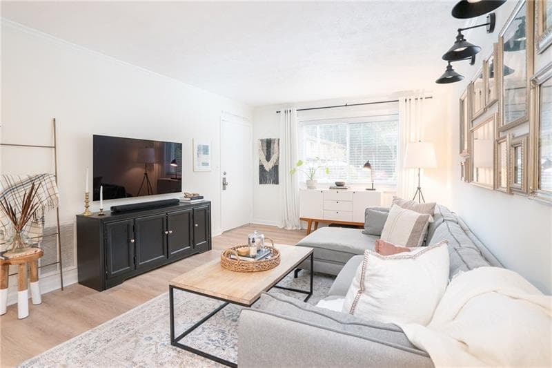 1 bedroom, 1 bathroom, 740 sq ft condominium for sale at 100 Biscayne Drive D1, Atlanta, GA 30309 — photo 6