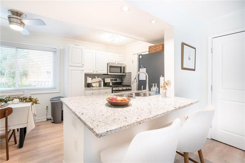 1 bedroom, 1 bathroom, 740 sq ft condominium for sale at 100 Biscayne Drive D1, Atlanta, GA 30309 — photo 8