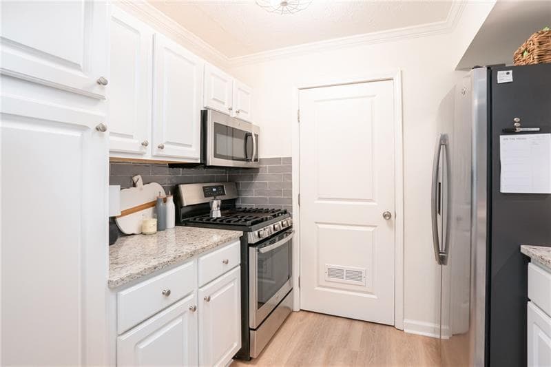 1 bedroom, 1 bathroom, 740 sq ft condominium for sale at 100 Biscayne Drive D1, Atlanta, GA 30309 — photo 9