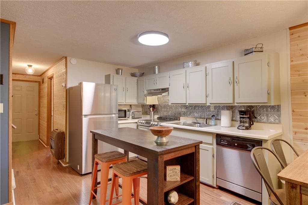 3 bedroom, 2 bathroom, 1,335 sq ft single family residence for sale at 393 Garnet Drive, Ellijay, GA 30540 — photo 5