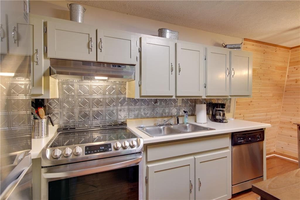 3 bedroom, 2 bathroom, 1,335 sq ft single family residence for sale at 393 Garnet Drive, Ellijay, GA 30540 — photo 6