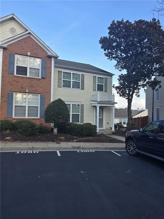 3 bedroom, 3 bathroom, 1,370 sq ft townhouse for sale at 1090 Kilmington Court, Alpharetta, GA 30009 — photo 1 of 26