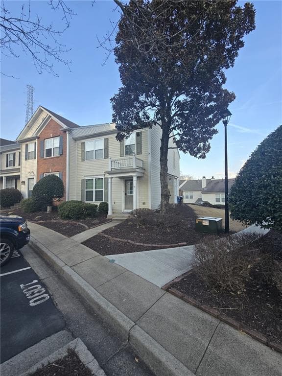 3 bedroom, 3 bathroom, 1,370 sq ft townhouse for sale at 1090 Kilmington Court, Alpharetta, GA 30009 — photo 2