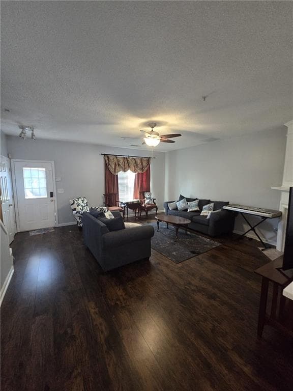 3 bedroom, 3 bathroom, 1,370 sq ft townhouse for sale at 1090 Kilmington Court, Alpharetta, GA 30009 — photo 6