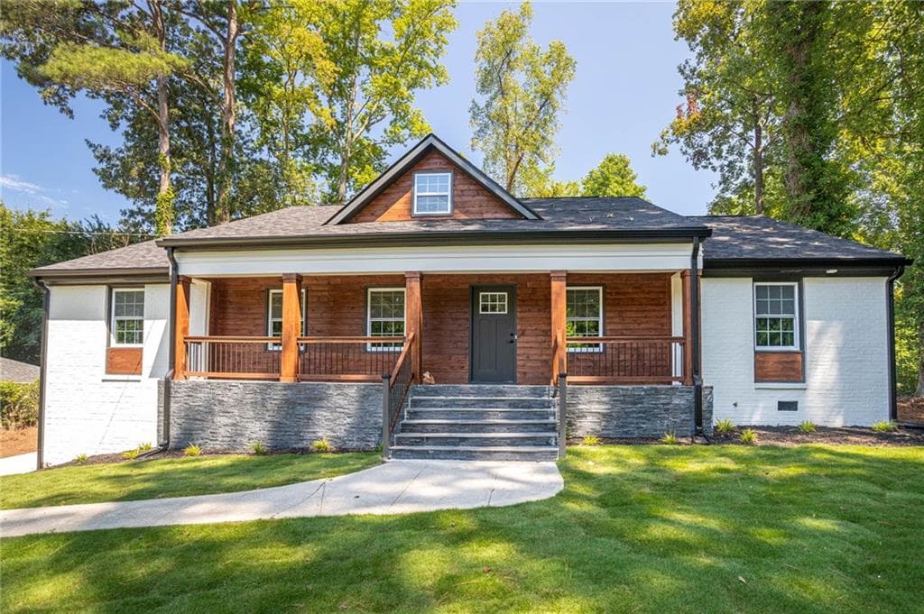 4 bedroom, 4 bathroom, 3,000 sq ft single family residence under contract at 610 Glenforest Road, Atlanta, GA 30328 — photo 3