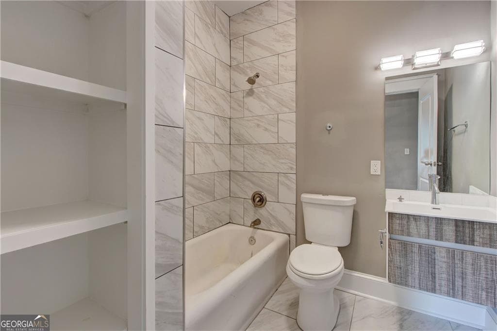 2 bedroom, 2 bathroom, 1,100 sq ft quadruplex for rent at 722 Ponce De Leon Court, Atlanta, GA 30308 for $2,750 a month — photo 3