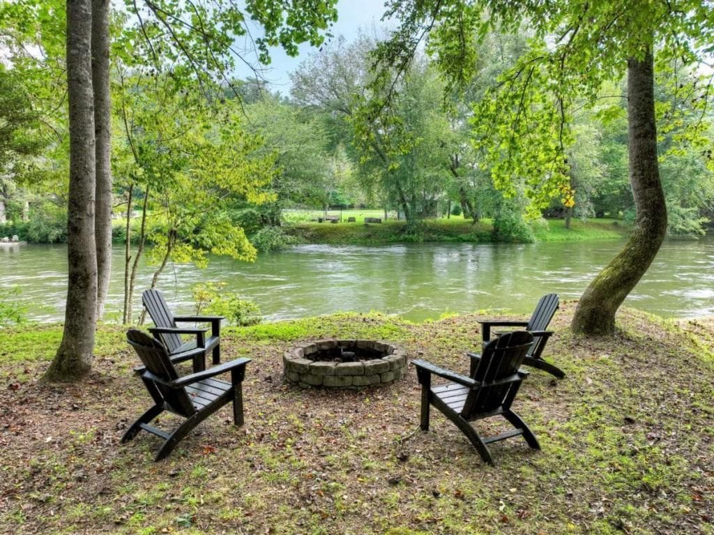 125 Blackberry Drive, Mineral Bluff, GA 30559 — most recent listing photo