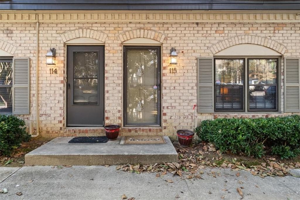 2 bedroom, 3 bathroom, 1,288 sq ft condominium sold at 115 Elysian Way, Atlanta, GA 30327