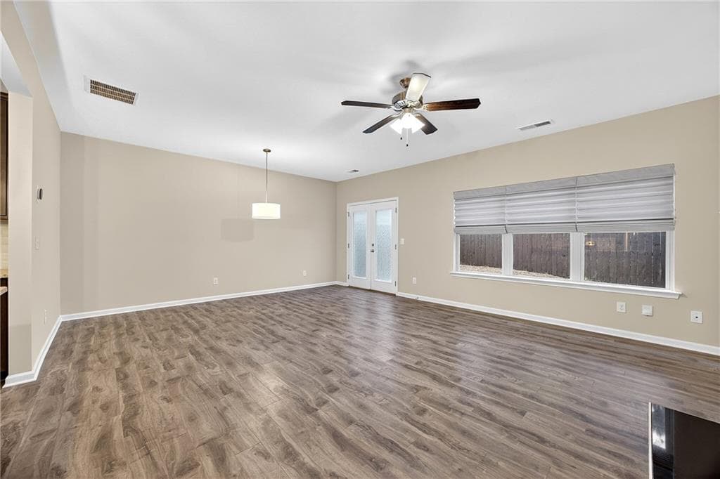 3 bedroom, 3 bathroom, 2,120 sq ft townhouse for sale at 493 Jefferson Chase Street, Atlanta, GA 30354 — photo 2