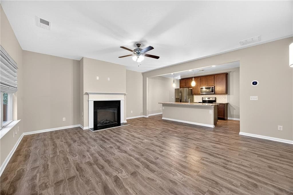 3 bedroom, 3 bathroom, 2,120 sq ft townhouse for sale at 493 Jefferson Chase Street, Atlanta, GA 30354 — photo 4