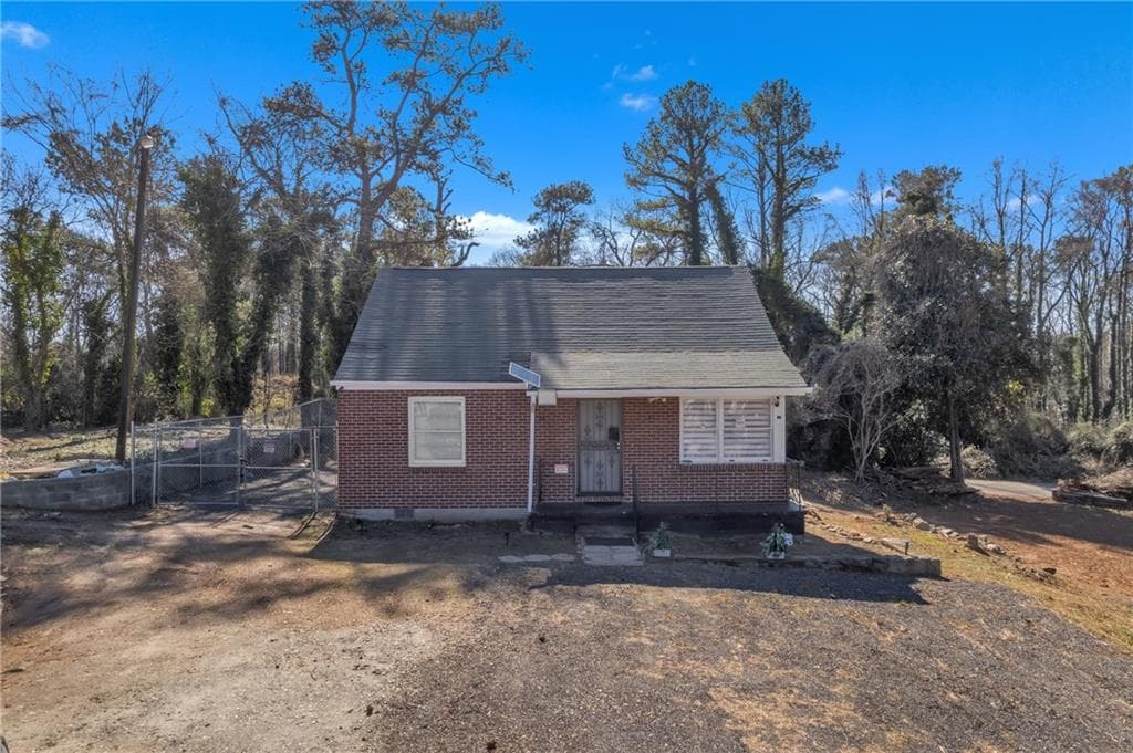 2 bedroom, 1 bathroom, 864 sq ft single family residence under contract at 3095 Rainbow Drive, Decatur, GA 30034 — photo 2
