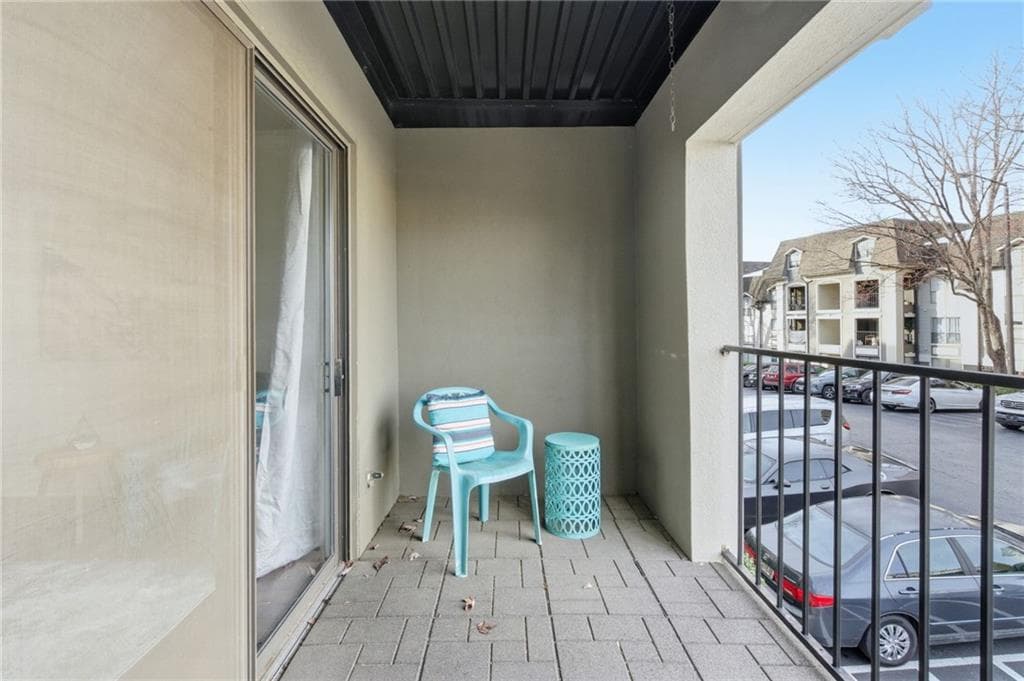 1 bedroom, 1 bathroom, 650 sq ft condominium for sale at 2657 Lenox Road E68, Atlanta, GA 30324 — photo 6