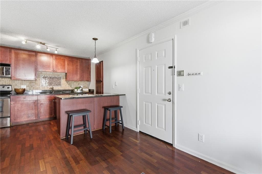 1 bedroom, 1 bathroom, 650 sq ft condominium for sale at 2657 Lenox Road E68, Atlanta, GA 30324 — photo 7