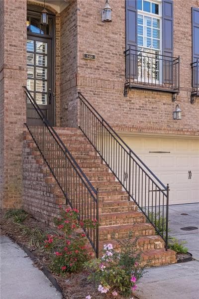 3 bedroom, 5 bathroom, 3,527 sq ft townhouse sold at 548 Sarabrook Place, Atlanta, GA 30342