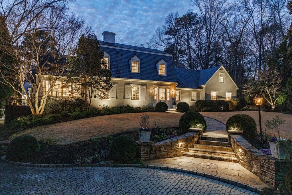 6 bedroom, 7 bathroom, 6,522 sq ft single family residence sold at 2966 Howell Mill Road, Atlanta, GA 30327