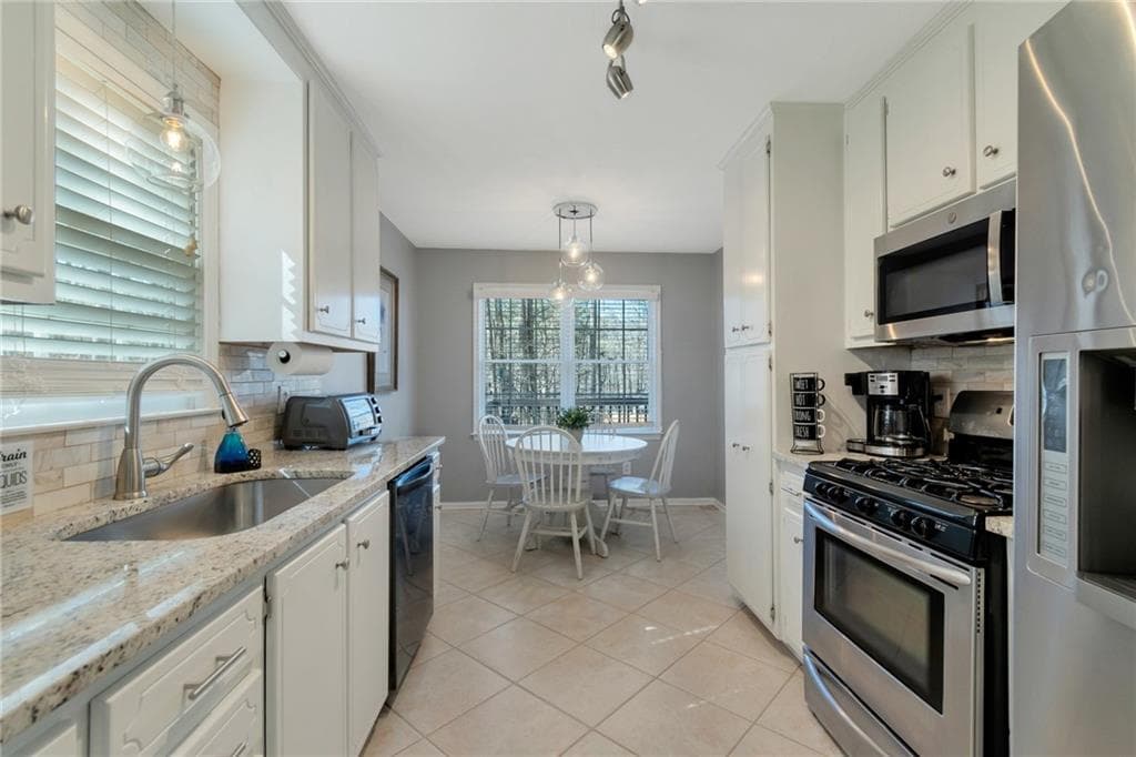 4 bedroom, 3 bathroom single family residence for rent at 1319 Towne Harbor Trail, Woodstock, GA 30189 for $5,750 a month — photo 7