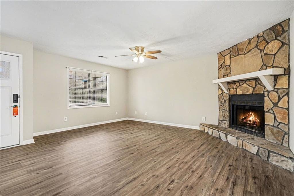 3 bedroom, 2 bathroom, 1,737 sq ft single family residence for sale at 2221 Davis Oaks Court, Stone Mountain, GA 30087 — photo 4