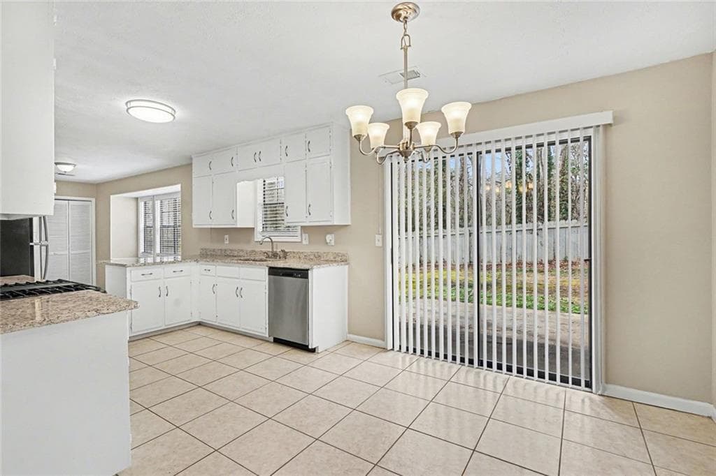 3 bedroom, 2 bathroom, 1,737 sq ft single family residence for sale at 2221 Davis Oaks Court, Stone Mountain, GA 30087 — photo 6