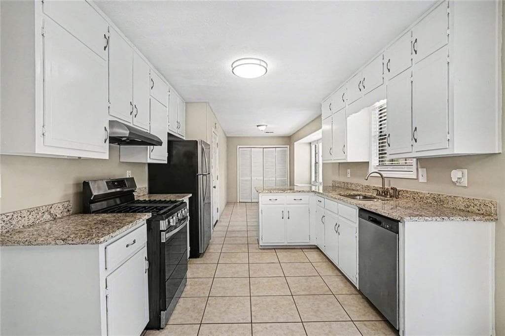 3 bedroom, 2 bathroom, 1,737 sq ft single family residence for sale at 2221 Davis Oaks Court, Stone Mountain, GA 30087 — photo 7