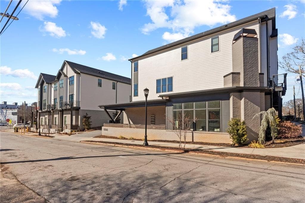 3 bedroom, 3 bathroom, 1,634 sq ft townhouse for sale at 1350 May Avenue 14, Atlanta, GA 30316