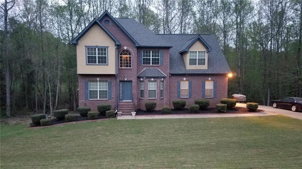 4 bedroom, 3 bathroom, 2,707 sq ft single family residence sold at 210 Woodcliff Court, Fairburn, GA 30213