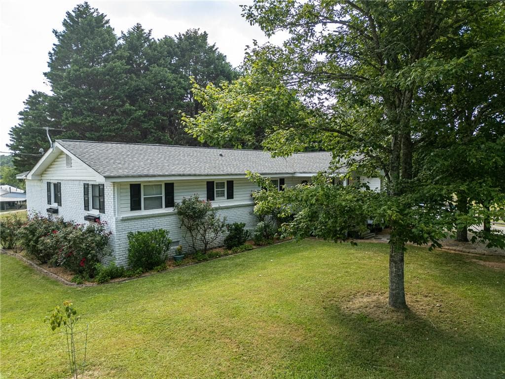 3 bedroom, 2 bathroom, 2,284 sq ft single family residence sold at 5525 Ashland Farm Road, Oxford, GA 30054