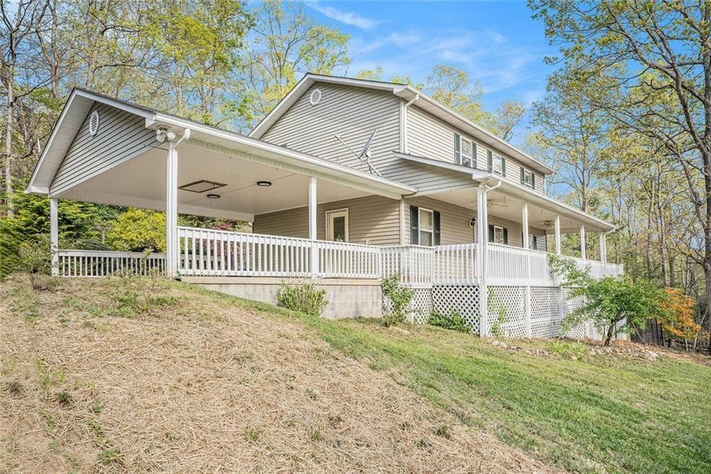 3 bedroom, 2 bathroom, 1,824 sq ft single family residence for sale at 542 Sharp Top Circle, Blairsville, GA 30512