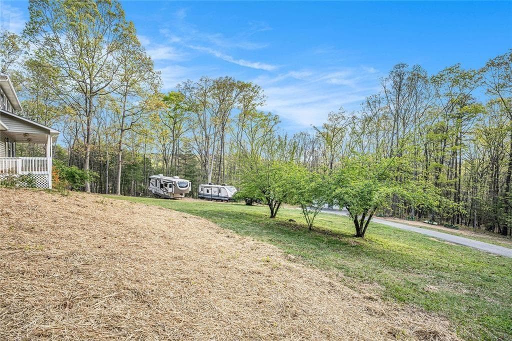 3 bedroom, 2 bathroom, 1,824 sq ft single family residence for sale at 542 Sharp Top Circle, Blairsville, GA 30512 — photo 4