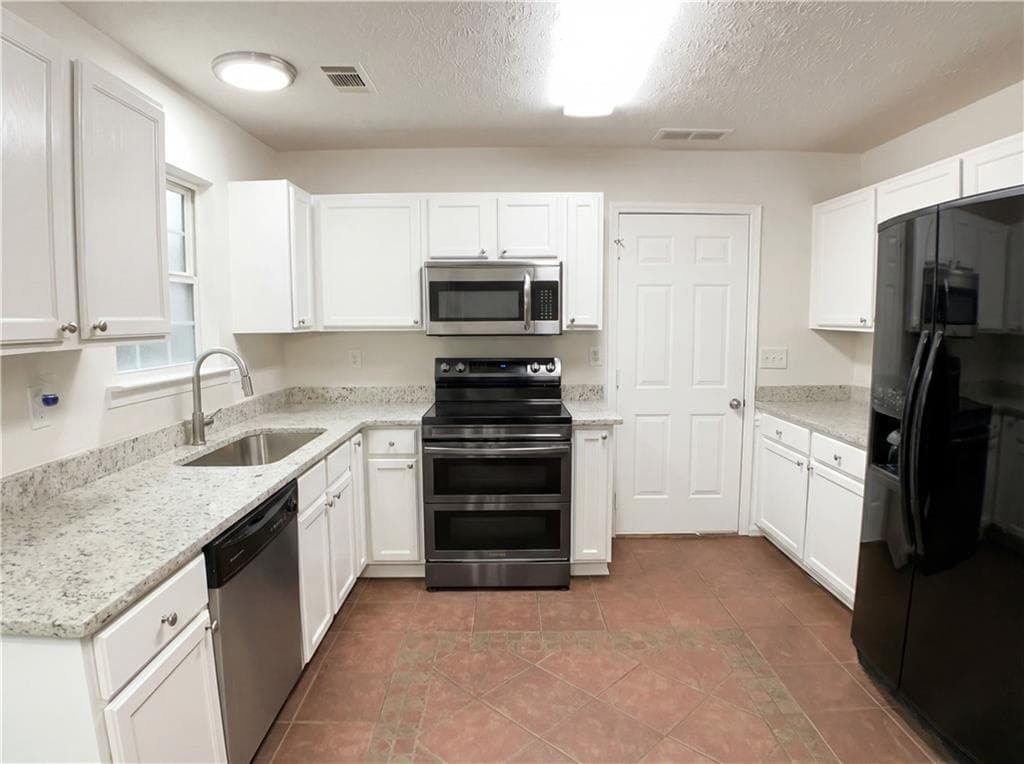 3 bedroom, 3 bathroom, 1,554 sq ft single family residence for sale at 1426 River Falls View, Monroe, GA 30655 — photo 8