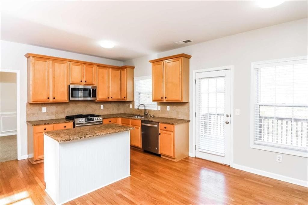 5 bedroom, 5 bathroom, 3,282 sq ft single family residence for sale at 434 Hunt Creek Drive, Acworth, GA 30101 — photo 9