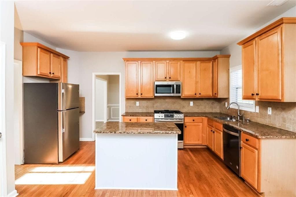 5 bedroom, 5 bathroom, 3,282 sq ft single family residence for sale at 434 Hunt Creek Drive, Acworth, GA 30101 — photo 10