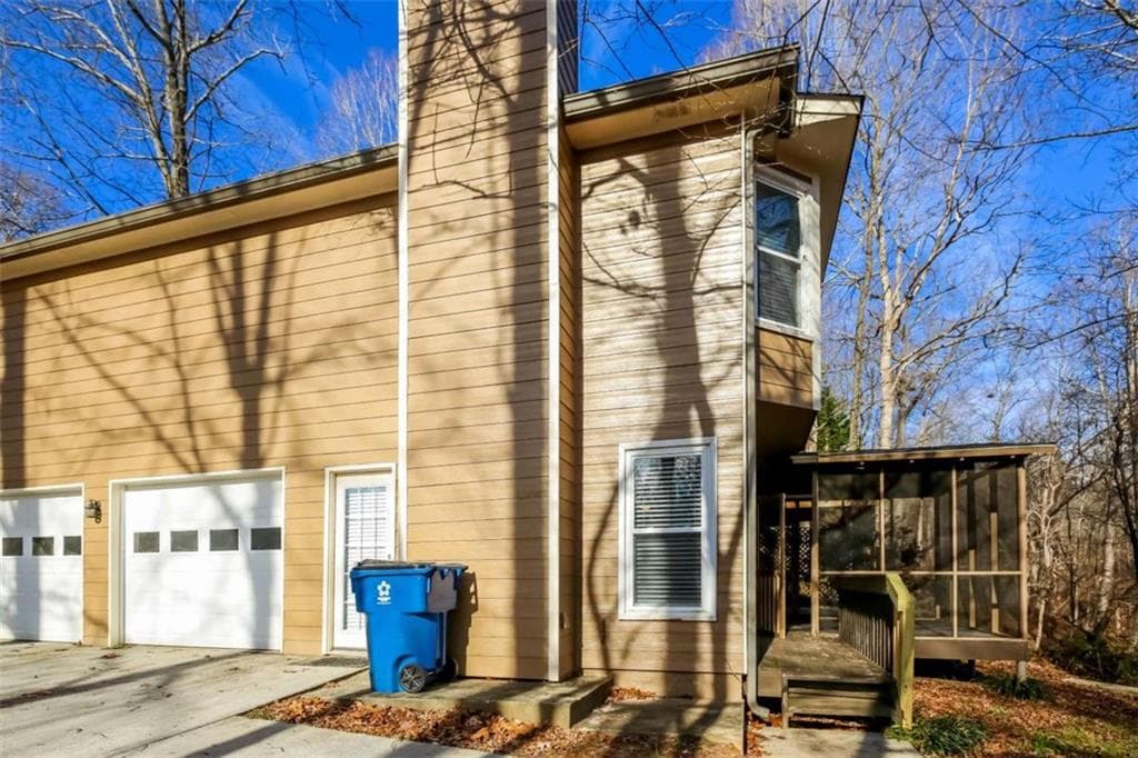 4 bedroom, 3 bathroom, 2,485 sq ft single family residence for sale at 3170 Lakecrest Drive, Dacula, GA 30019 — photo 2