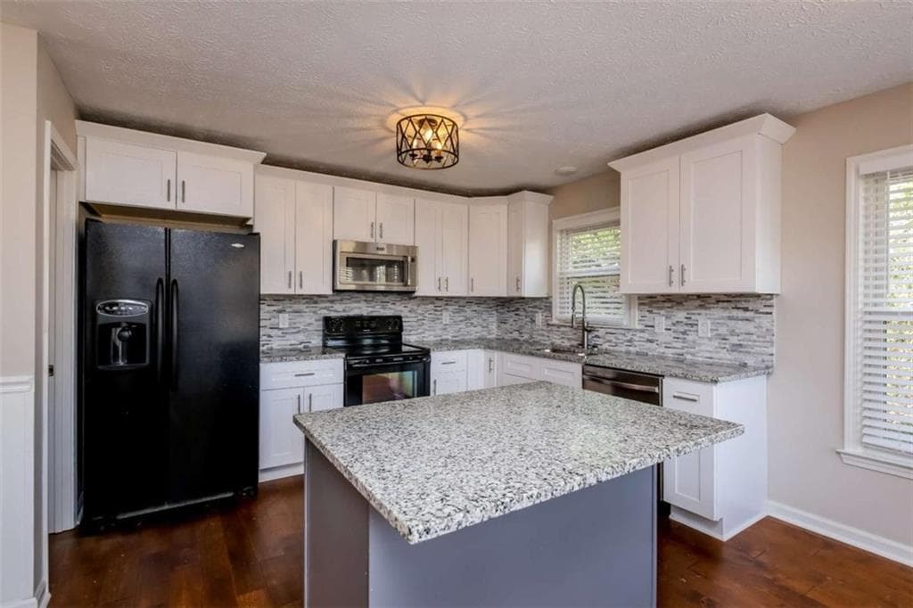 4 bedroom, 3 bathroom, 2,485 sq ft single family residence for sale at 3170 Lakecrest Drive, Dacula, GA 30019 — photo 5