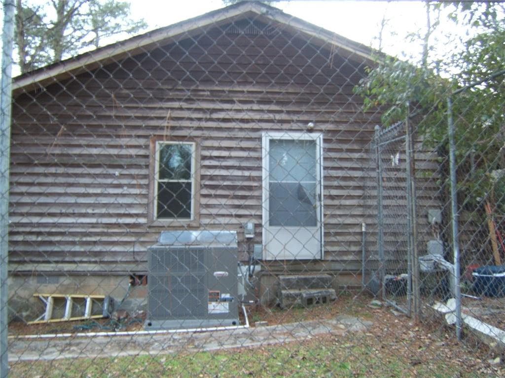 3 bedroom, 2 bathroom, 784 sq ft single family residence for sale at 2026 SW Kimberly Road, Atlanta, GA 30331 — photo 3