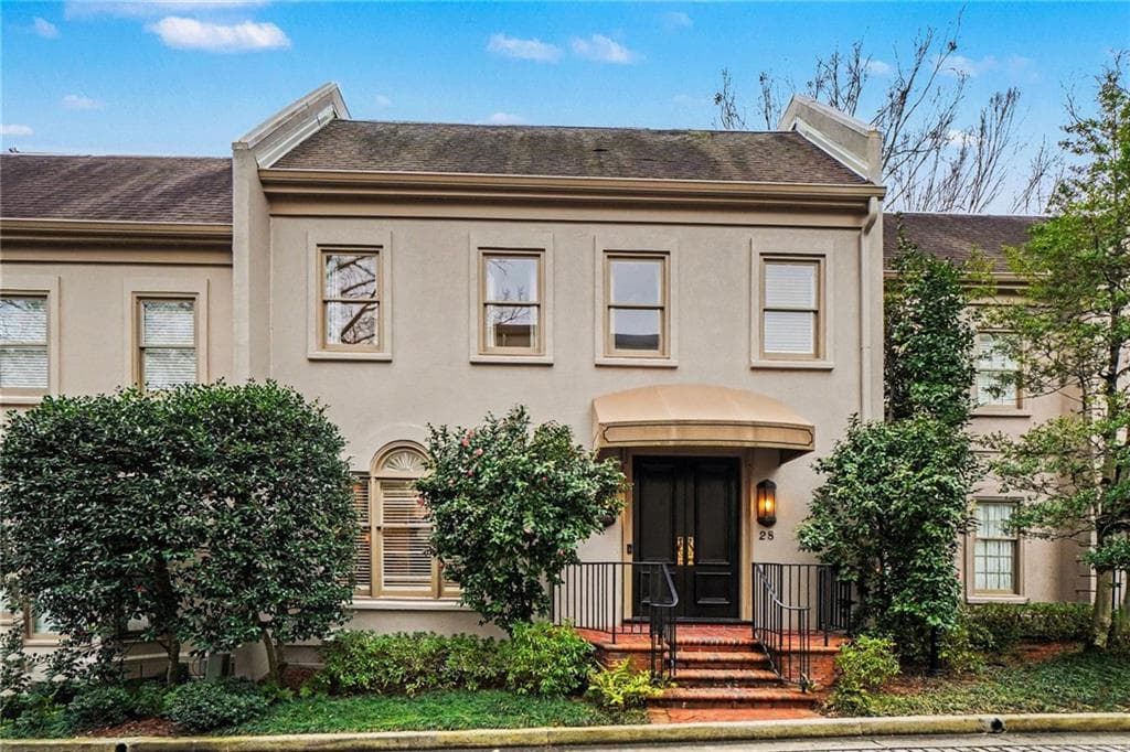 2 bedroom, 3 bathroom, 3,425 sq ft townhouse sold at 2525 Peachtree Road 28, Atlanta, GA 30305
