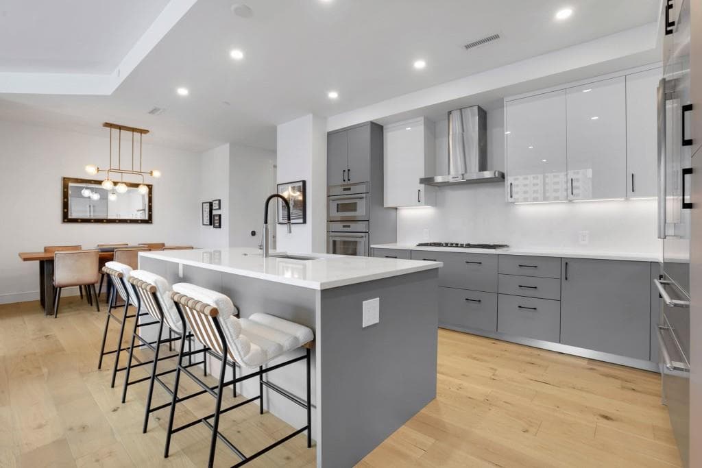 2 bedroom, 3 bathroom, 1,470 sq ft condominium for sale at 2425 Peachtree Road 803, Atlanta, GA 30305