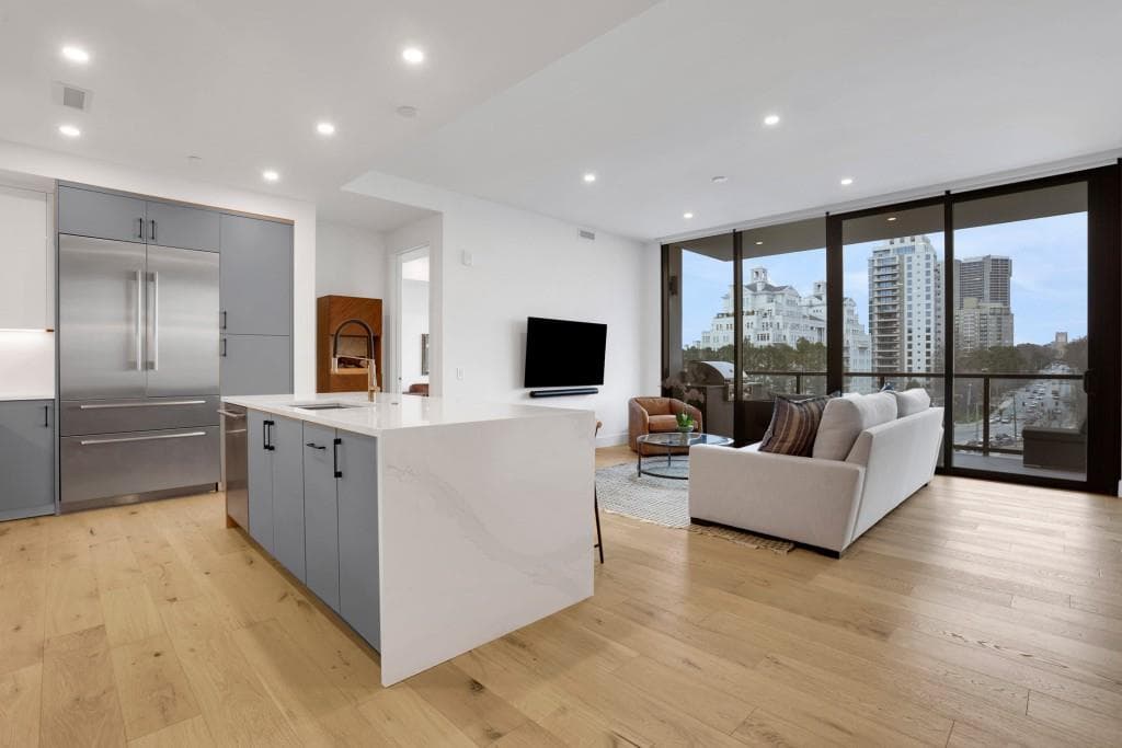2 bedroom, 3 bathroom, 1,470 sq ft condominium for sale at 2425 Peachtree Road 803, Atlanta, GA 30305 — photo 3