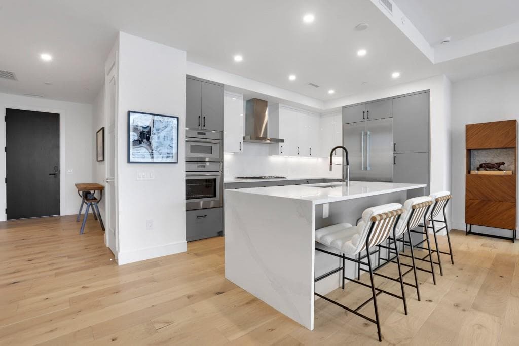 2 bedroom, 3 bathroom, 1,470 sq ft condominium for sale at 2425 Peachtree Road 803, Atlanta, GA 30305 — photo 4