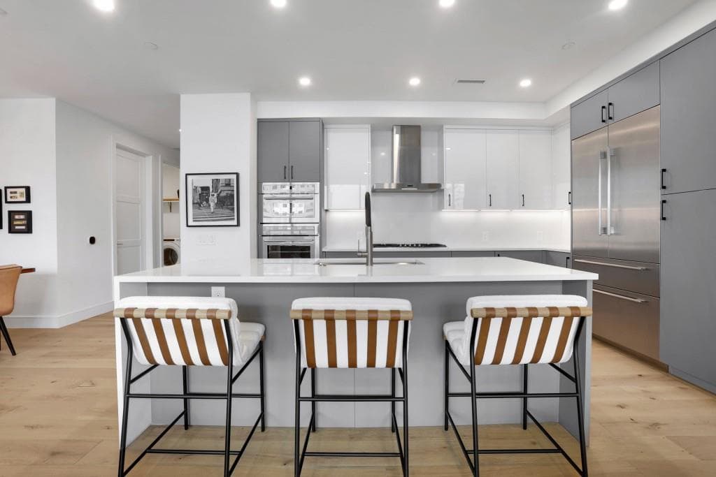 2 bedroom, 3 bathroom, 1,470 sq ft condominium for sale at 2425 Peachtree Road 803, Atlanta, GA 30305 — photo 5
